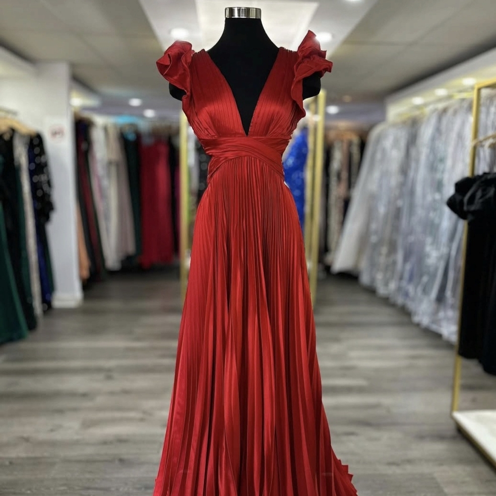Chic Scarlet Wedding Dress with Ruffled Sleeves